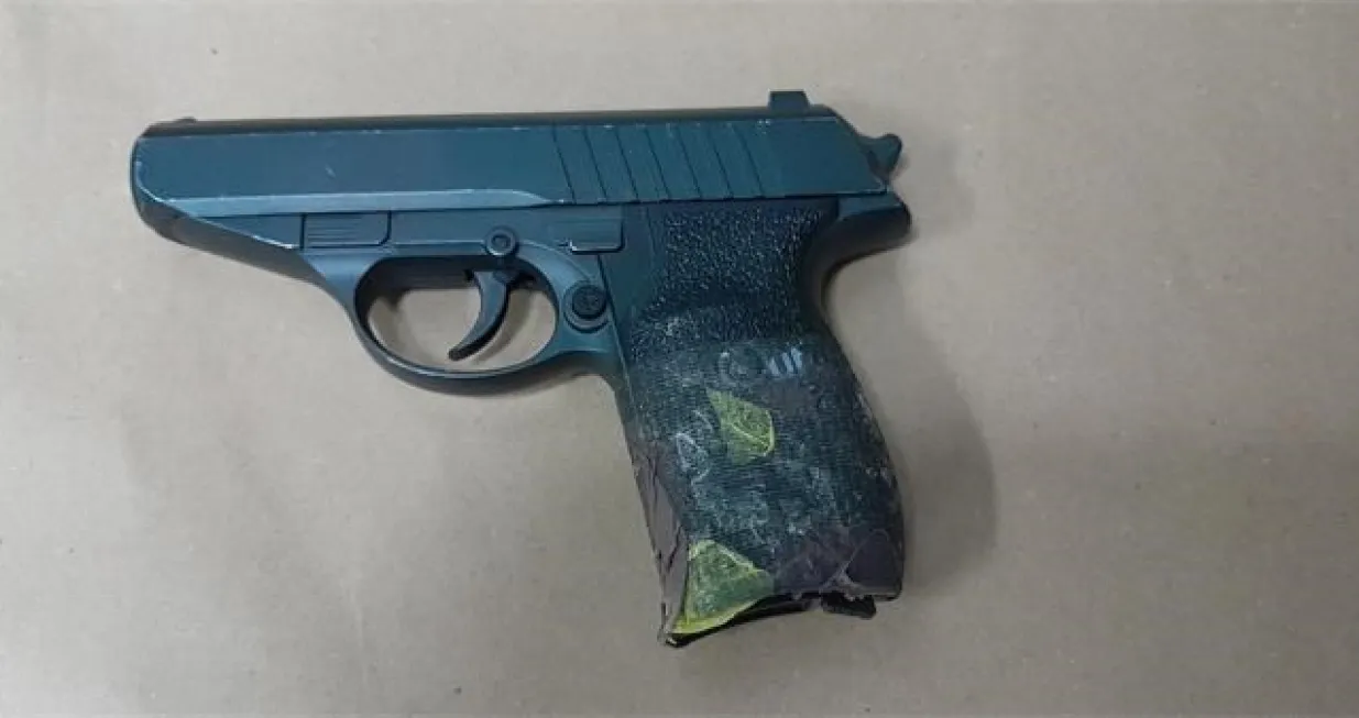 plastični pištolj/Pu ZagrebaČka