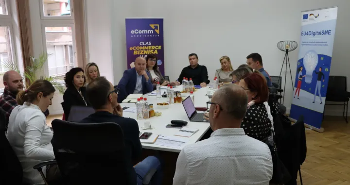 Projekat EU4DigitalSME je imao za cilj unapređenje ekosistema digitalizacije malih i srednjih preduzeća (MSP) u BiH, a segment e-trgovine GIZ je implementirao sa Asocijacijom za online trgovinu u BiH eComm/