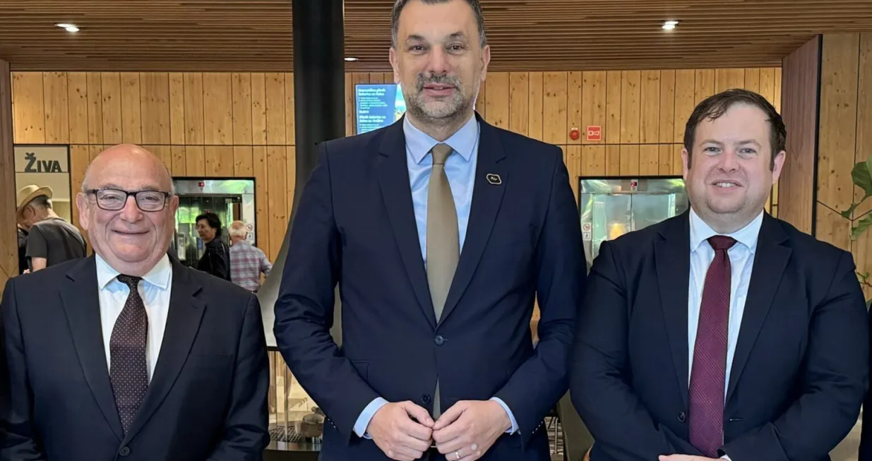 Ministri su razgovarali o planovima i nastavku bilateralne saradnje BiH i Uk/ MVP BiH/