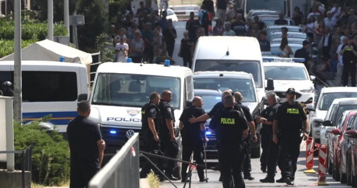 Mu&scaron;karac je priveden u policijsku stanicu/X/