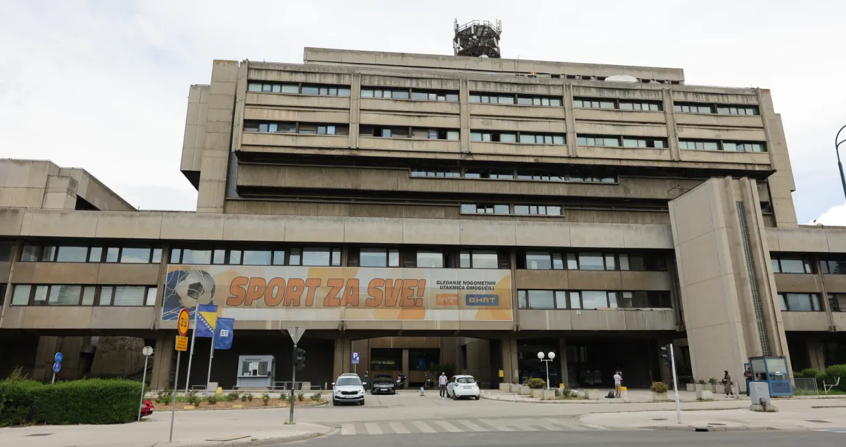 Zgrada Bhrt-a ul: Bulevar Meše Selimovića/Senad Gubelić