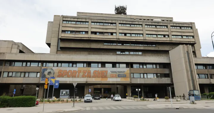 Zgrada Bhrt-a ul: Bulevar Meše Selimovića/Senad Gubelić