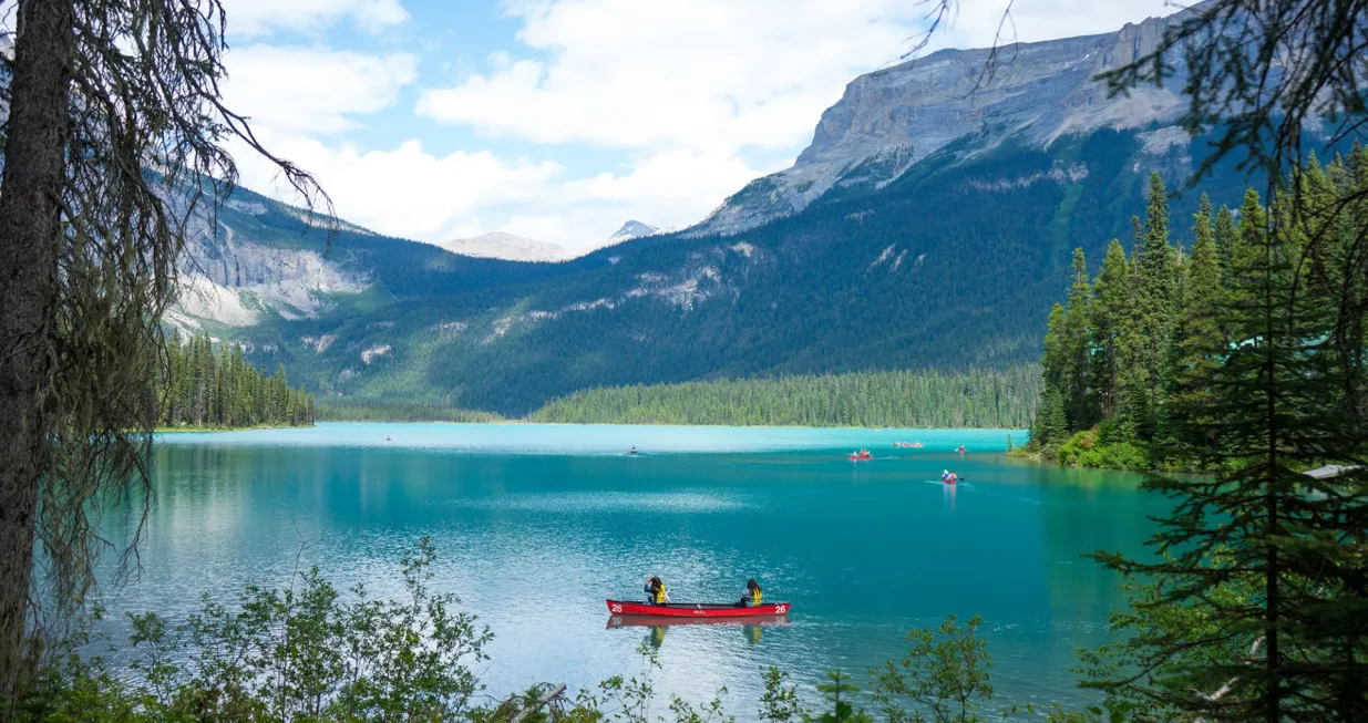 kanada jezero prirodaDiscover Canada Tours/