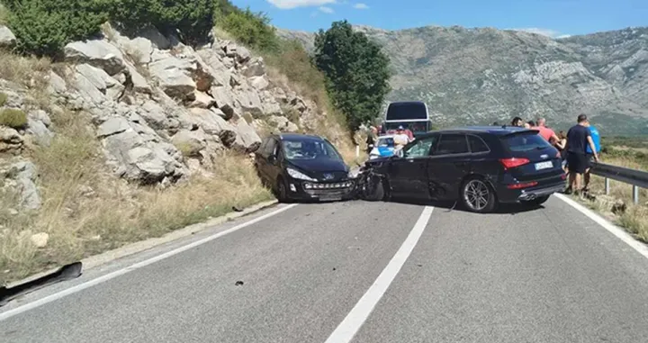 Saobraćaj je obustavljen/ ATV/