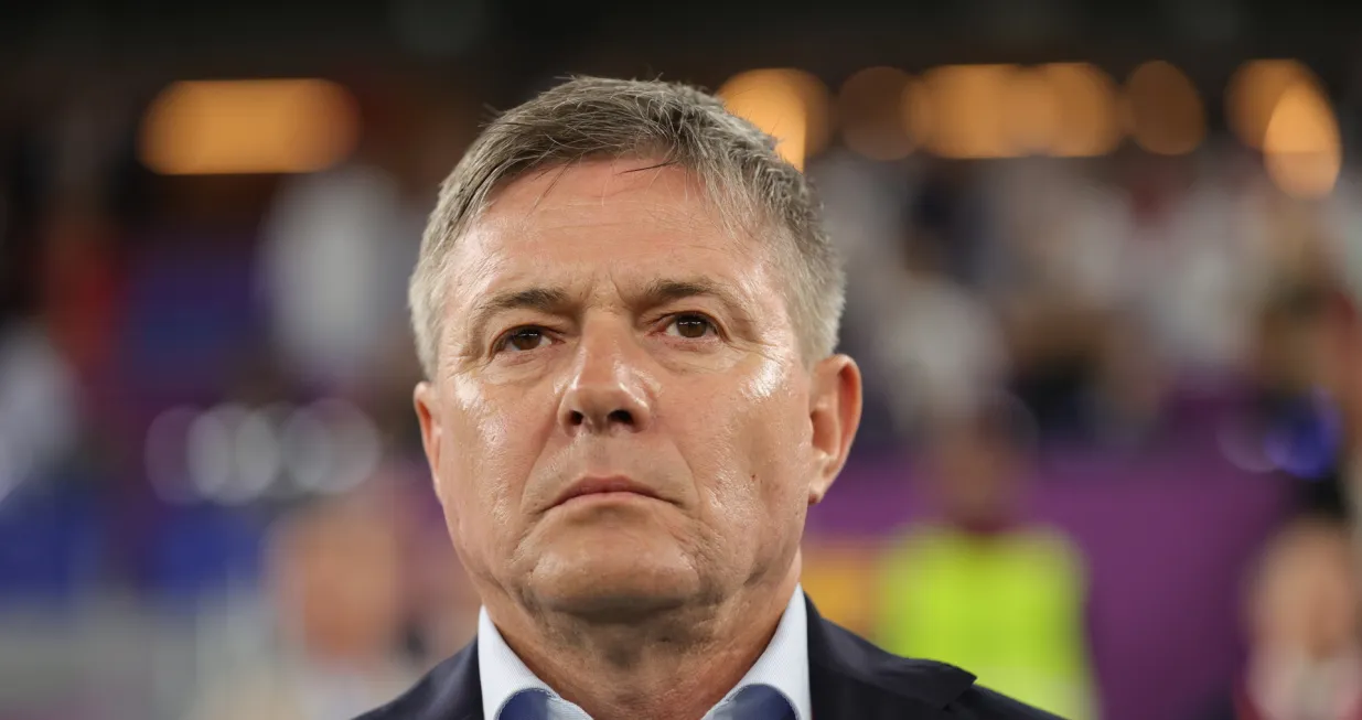 epa10344938 Head coach of Serbia, Dragan Stojkovic reacts during the FIFA World Cup 2022 group G soccer match between Serbia and Switzerland at Stadium 947 in Doha, Qatar, 02 December 2022. EPA/Friedemann Vogel