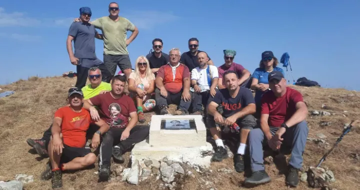 Spomen-ploča u čast Dženana U&scaron;čuplića