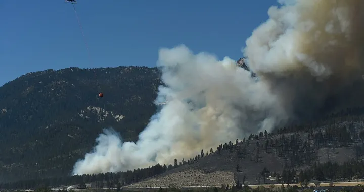 Vatrogasci se bore sa vatrom/X.com/