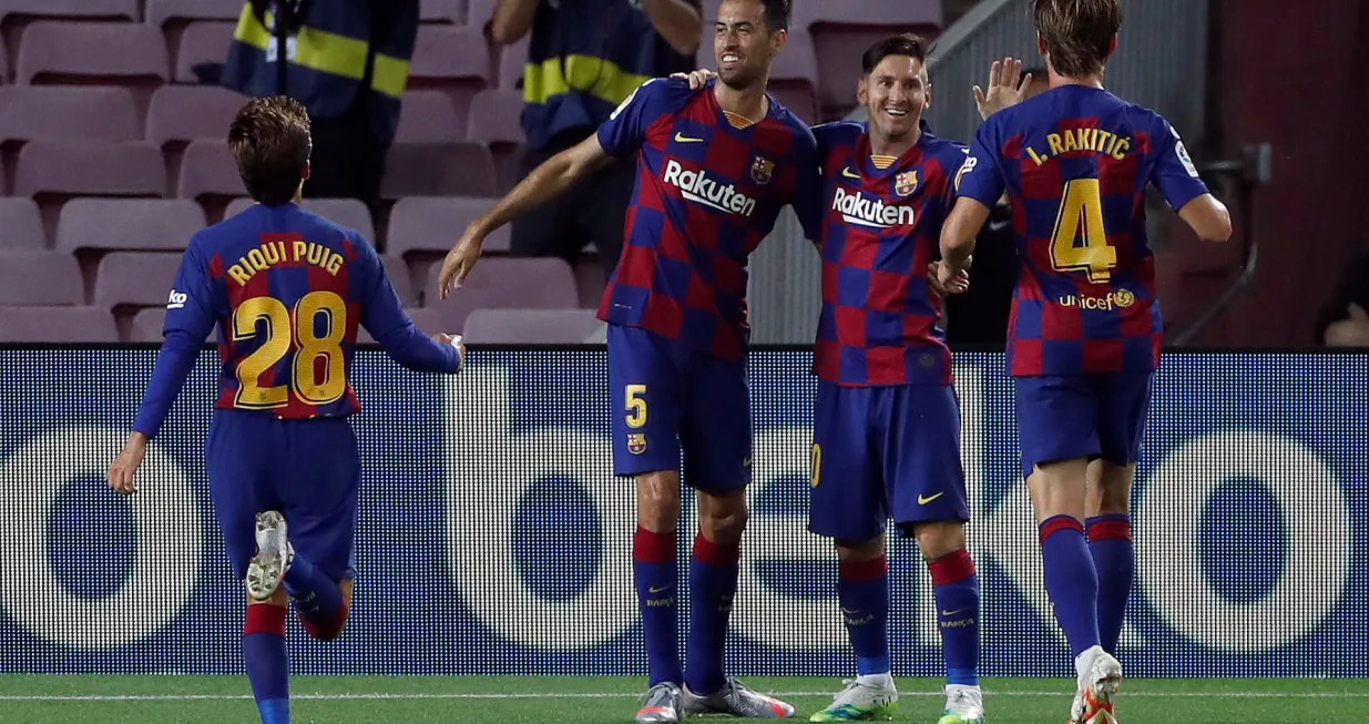 epa08518924 (L-R) FC Barcelona's players Riqui Puig, Sergio Busquets, Lionel Messi and Ivan Rakitic celebrate a goal during the Spanish LaLiga soccer match between FC Barcelona and Atletico Madrid at Camp Nou stadium, Barcelona, Spain, 30 June 2020. EPA/ALBERTO ESTEVEZ