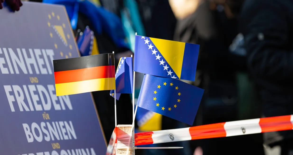 Zastava BiH, njemačka zastava, zastava EU, Dan nezavisnosti BiH i Dan zahvalnosti u Frankfurtu/Mulalic.m