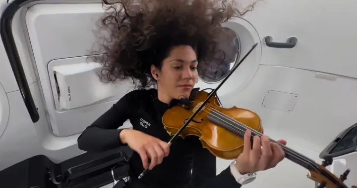 sarah gillis space x violina svemir/