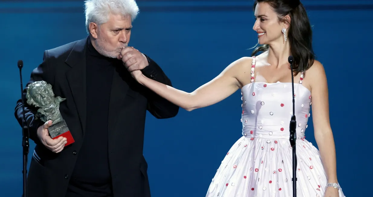 epa09751040 Spanish filmmaker Pedro Almodovar (L) and Spanish actress Penelope Cruz (R) present the first-ever International Goya Award during the 36th Goya Film Awards ceremony held at Palau de les Arts Theater in Valencia, Spain, 12 February 2022. EPA/Kai Forsterling/Kai Forsterling