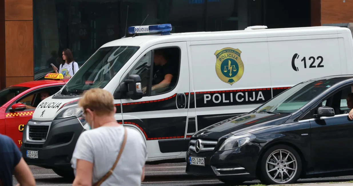 Sarajevo dani korone ilustracije nedeljna razglednica/Senad Gubelić