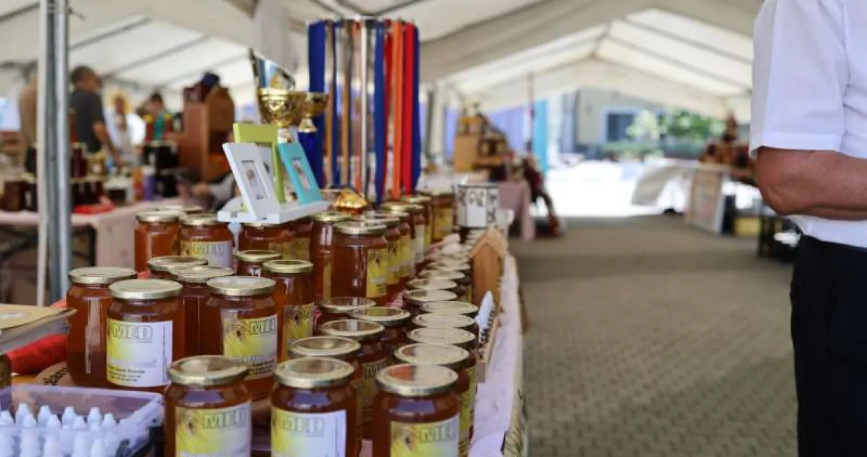 Veliki broj obrtnika/Fena/