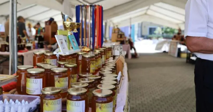 Veliki broj obrtnika/Fena/