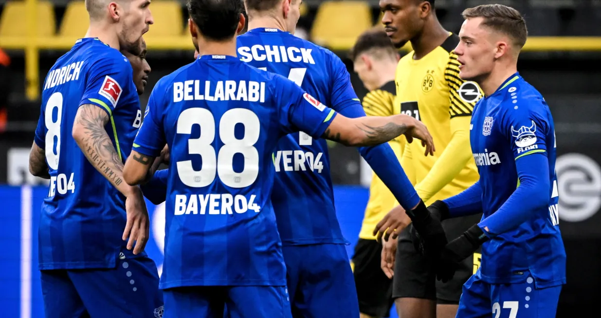 epa09732978 Leverkusen's Florian Wirtz (R) celebrates with teammates after scoring the opening goal during the German Bundesliga soccer match between Borussia Dortmund and Bayer Leverkusen in Dortmund, Germany, 06 February 2022. EPA/SASCHA STEINBACH CONDITIONS - ATTENTION: The DFL regulations prohibit any use of photographs as image sequences and/or quasi-video.