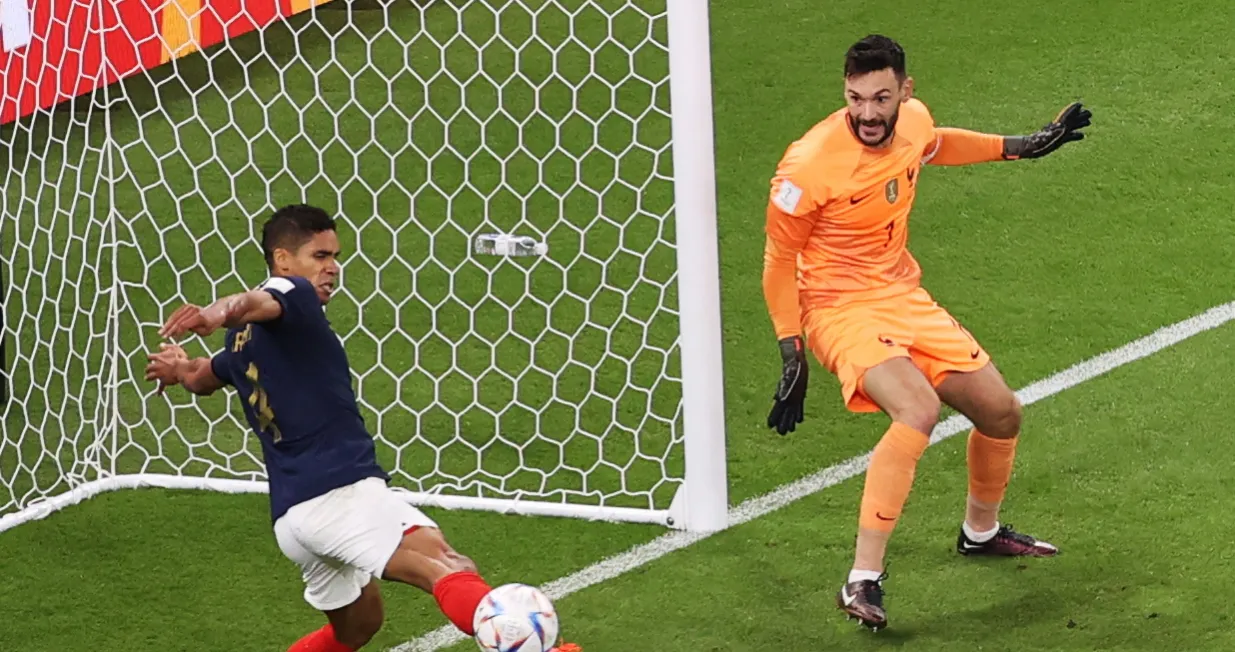 epa10348040 Raphael Varane of France (L) makes a save during the FIFA World Cup 2022 round of 16 soccer match between France and Poland at Al Thumama Stadium in Doha, Qatar, 04 December 2022. EPA/Abedin Taherkenareh