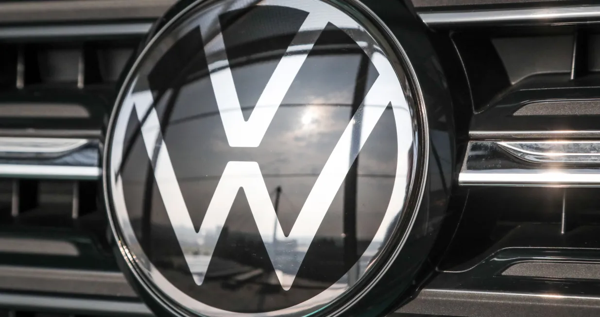 epa09098490 A view of a Volkswagen logo on a car inside one of the car towers at the Volkswagen Autostadt Wolfsburg, in Wolfsburg, Germany, 26 March 2021. German car maker Volkswagen starts the delivery of its new ID.4 electric car in Germany. EPA/FOCKE STRANGMANN/Focke Strangmann