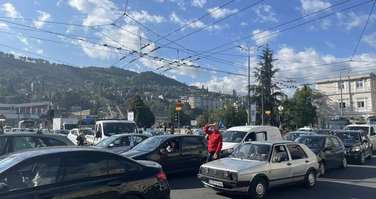 Saobraćajni kolaps, ne rade tramvaji i trolejbusi, Sarajevo/Oslobođenje/