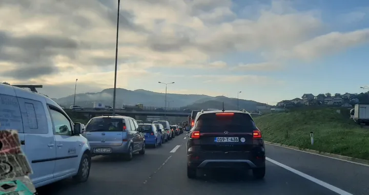 Saobraćajna nesreća, tunel Oštrik, kolone/Viber/