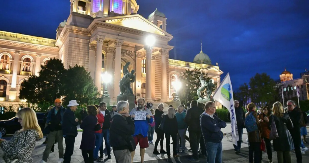 Građani pred Skupštinom Srbije/ Nova.rs/