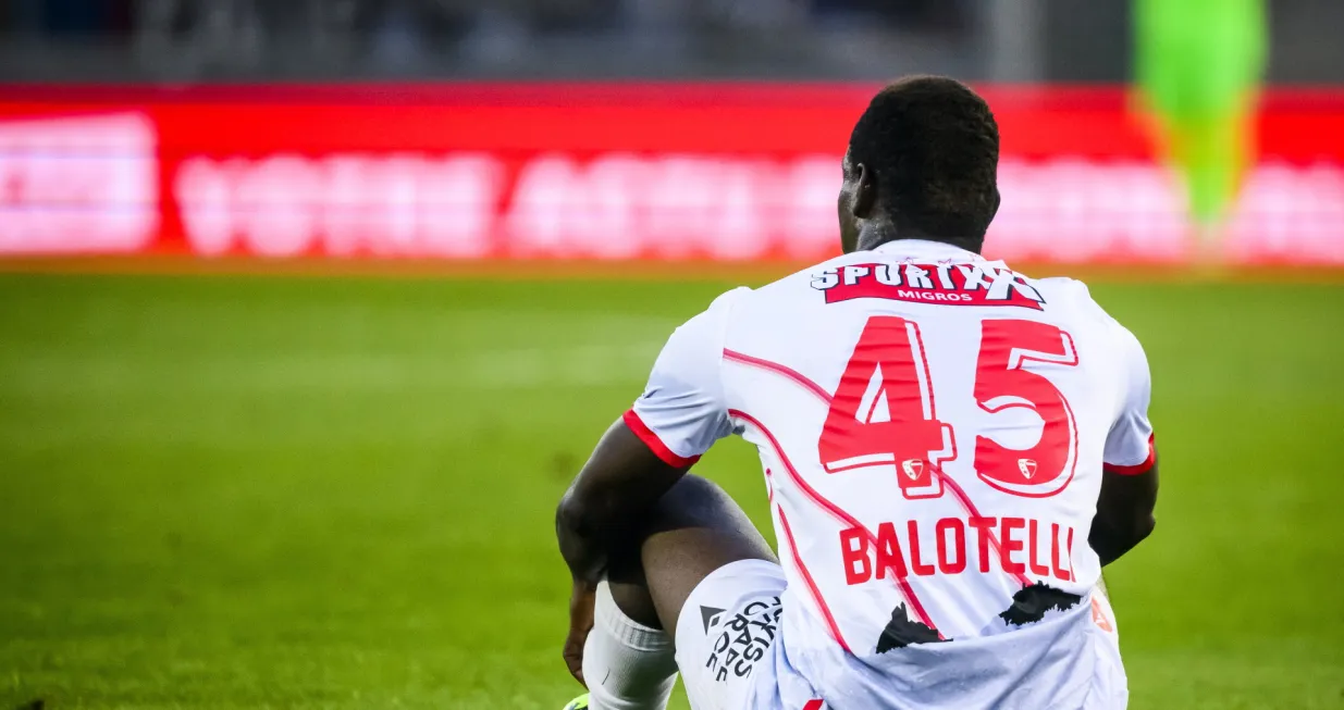 epa10158009 Sion's forward Mario Balotelli reacts during the Swiss Super League soccer match between FC Sion and FC Basel, at the stade de Tourbillon stadium, in Sion, Switzerland, 03 September 2022. EPA/JEAN-CHRISTOPHE BOTT