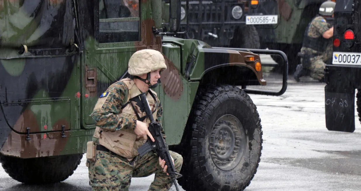 SARAJEVO, 19. jula (FENA) - Oružane snage BiH danas su od Vlade Sjedinjenih Američkih Država dobile 21 višenamjensko motorno vozilo tipa M1152 i M1165, čija je vrijednost viša od 2.600.000 američkih dolara. (Foto FENA/Harun Muminović)/