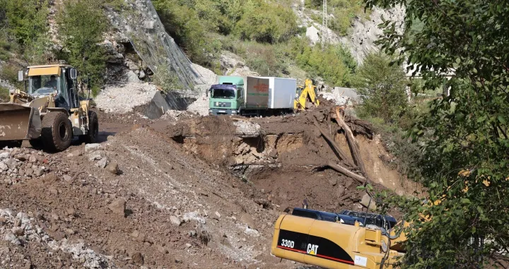 JABLANICA, 4. listopada (FENA) - Izaslanstva Vlade FBiH i Vlade Hercegovačko-neretvanske županije obišla su područje zahvaćeno poplavama i klizištima u općini Jablanica. (Foto FENA/ES)/Es