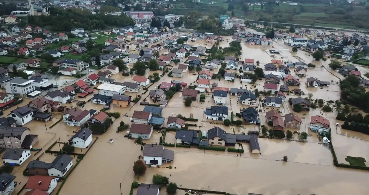 Poplave uzimaju krvavi danak/ FB/