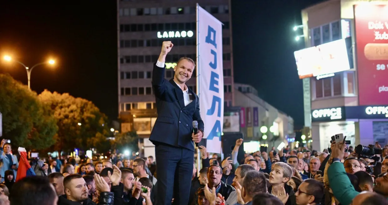 Draško Stanivuković slavi na Trgu Krajine/