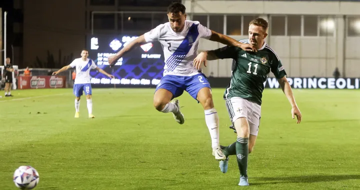 epa10210600 George Baldock (L) of Greece n action against Shane Ferguson (R) of Northern Ireland during the UEFA Nations League soccer match between Greece and Northern Ireland in Athens, Greece, 27 September 2022. EPA/Georgia Panagopoulou