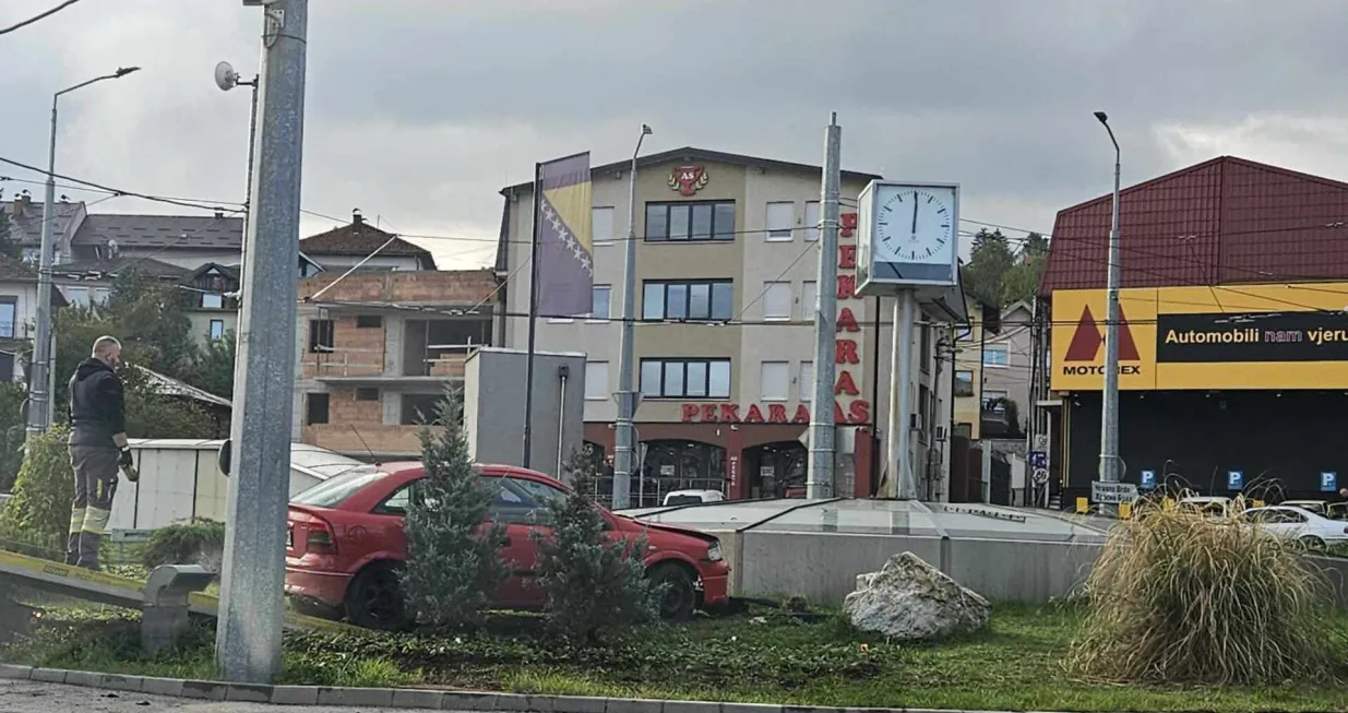 Automobilom proletio u kružni tok u Hrasnom (Sarajevo)/Čitateljka