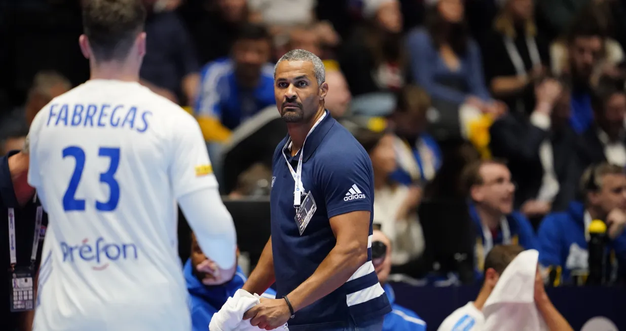 epa08123283 France 's oach Didier Dinart during the EHF Handball Men European Championship match between France and Norway in Trondheim, Norway, 12 January 2020. EPA/Ole Martin Wold NORWAY OUT