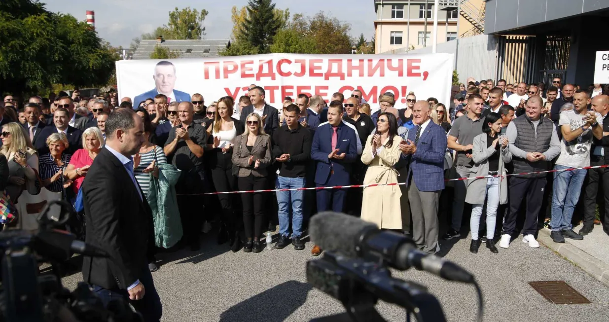 Milorad Dodik suđenje, Dodikove pristalice, podrška za Dodika ispred Suda BiH, Sud BiH/Damir Deljo/