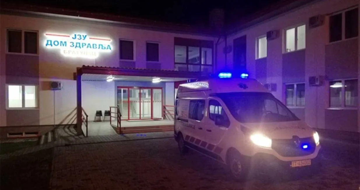 Dom zdravlja Bratunac, hitna pomoć, ambulantna kola/Srna/