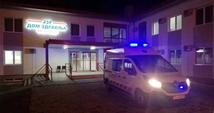 Dom zdravlja Bratunac, hitna pomoć, ambulantna kola/Srna/