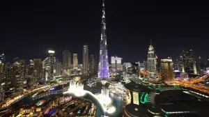 epa10384198 Burj Khalifa the world's tallest building in the world, prior to the fireworks of New Year's Eve 2023 celebrations in the Gulf emirate of Dubai, United Arab Emirates, 31 December 2022. EPA/ALI HAIDER/Ali Haider