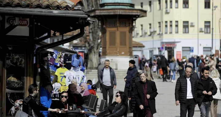 Brojni građani iskoristili lijepo vrijeme/Anadolija/