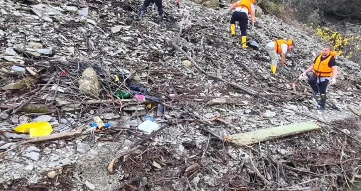 či&scaron;ćenje jablaničkog jezera volonteri/Visit Jablanica/