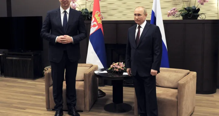 epa09602397 Russian President Vladimir Putin (R) and his Serbian counterpart Aleksandar Vucic (L) pose for a photo during a meeting in the Black Sea resort of Sochi, Russia, 25 November 2021. Vucic is on a working visit to Russia. EPA/MIKHAIL KLIMENTYEV/KREMLIN POOL/SPUTNIK MANDATORY CREDIT/Mikhail Klimentyev/Kremlin Pool/Sputnik