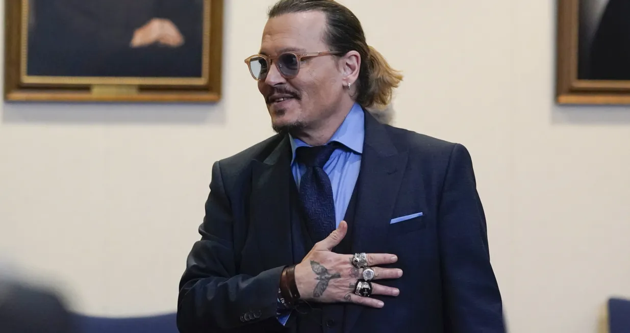 epa09980930 Actor Johnny Depp gestures to spectators in court after closing arguments at the Fairfax County Circuit Courthouse in Fairfax, Virginia, USA, 27 May 2022. Depp sued his ex-wife Amber Heard for libel in Fairfax County Circuit Court after she wrote an op-ed piece in The Washington Post in 2018 referring to herself as a 'public figure representing domestic abuse.' EPA/Steve Helber/POOL pool image/Steve Helber/Pool