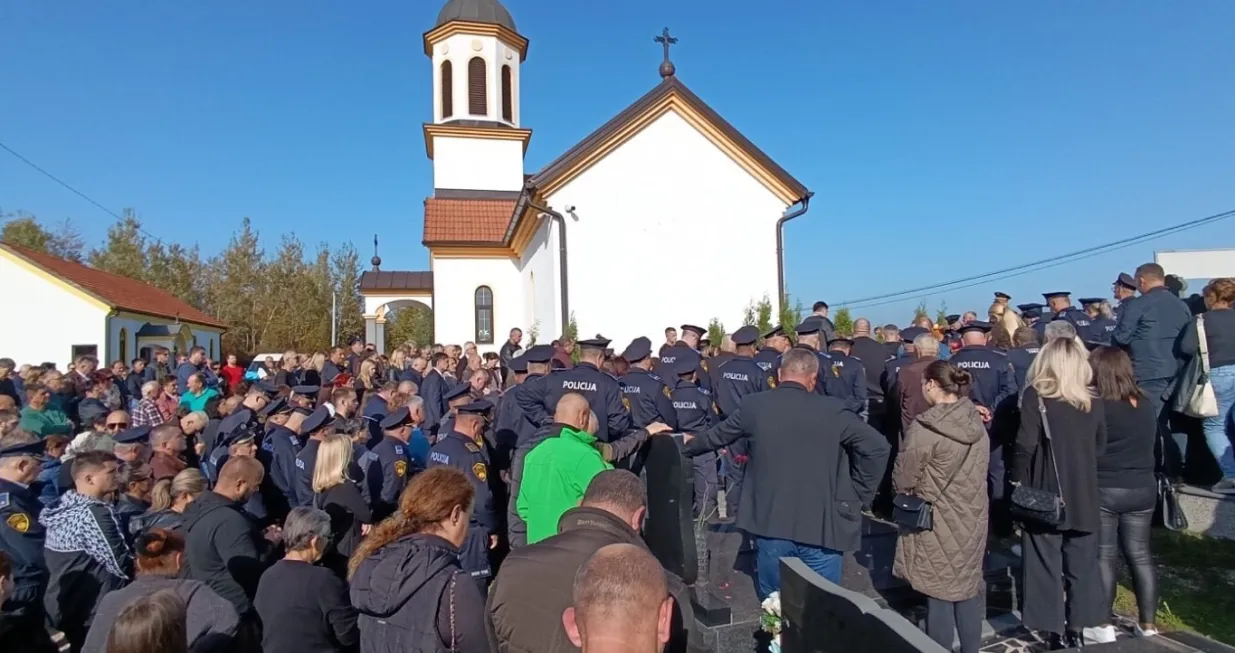 Povodom sahrane proglašen je dan žalosti u USK i Novom Gradu/Oslobođenje/