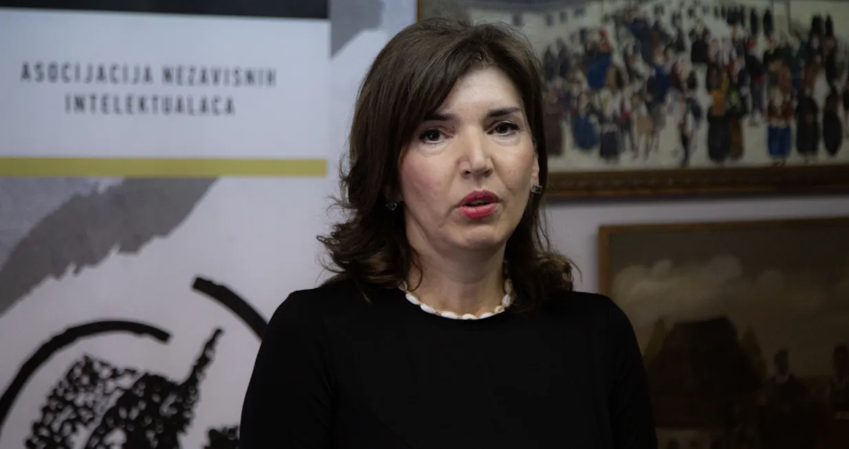 Sarajevo, BiH - 1. oktobar 2023.: Značaj državne imovine ogleda se u činjenici da je državna imovina sredstvo za provođenje javne vlasti, te da je usko povezana sa njenim teritorijalnim integritetom i suverenitetom, poručeno je sa redovne sesije Asocijacije nezavisnih intelektualaca "Krug 99" o temi "Državna imovina kao garancija opstojnosti BiH".Uvodničarka je bila prof. dr. Larisa Velić, dekanesa Pravnog fakulteta Univerziteta u Zenici i članica "Kruga 99". (Denis Zuberi - Anadolu Agency)/�