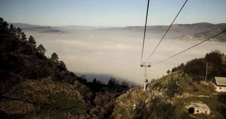 Trebević, žičara, magla, smog, zima, decembar, Sarajevo/Anadolija