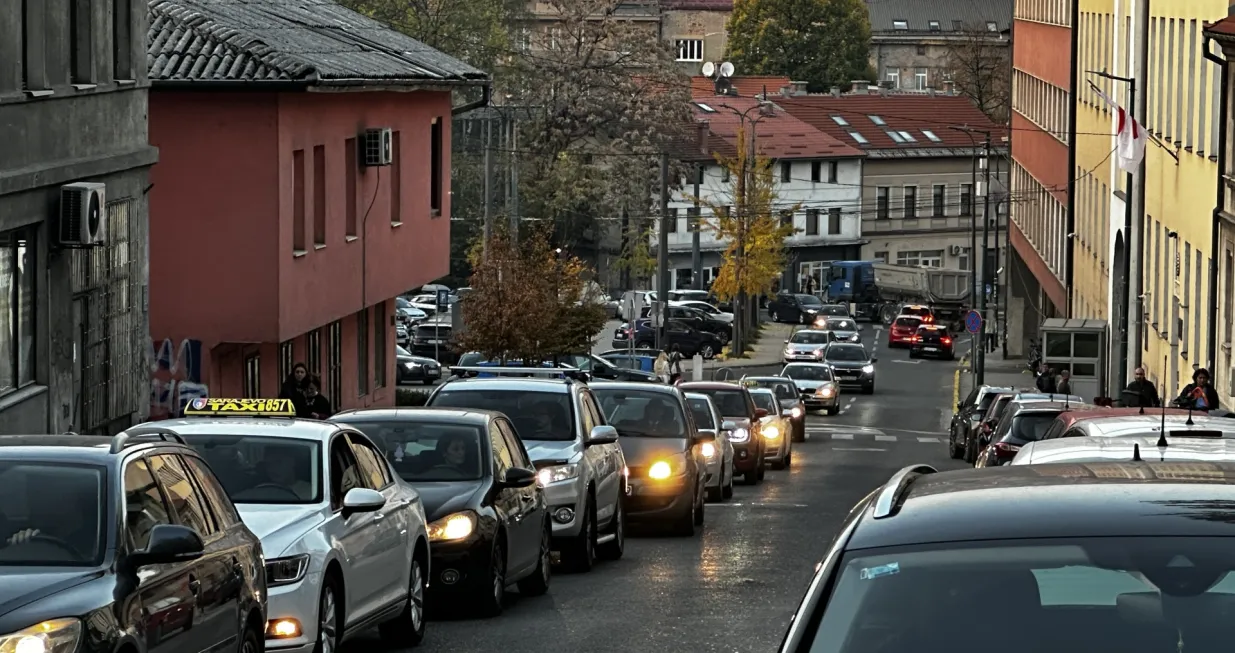 Saobraćaj "paralisan"/ Andrej Bjeloš/ Oslobođenje/