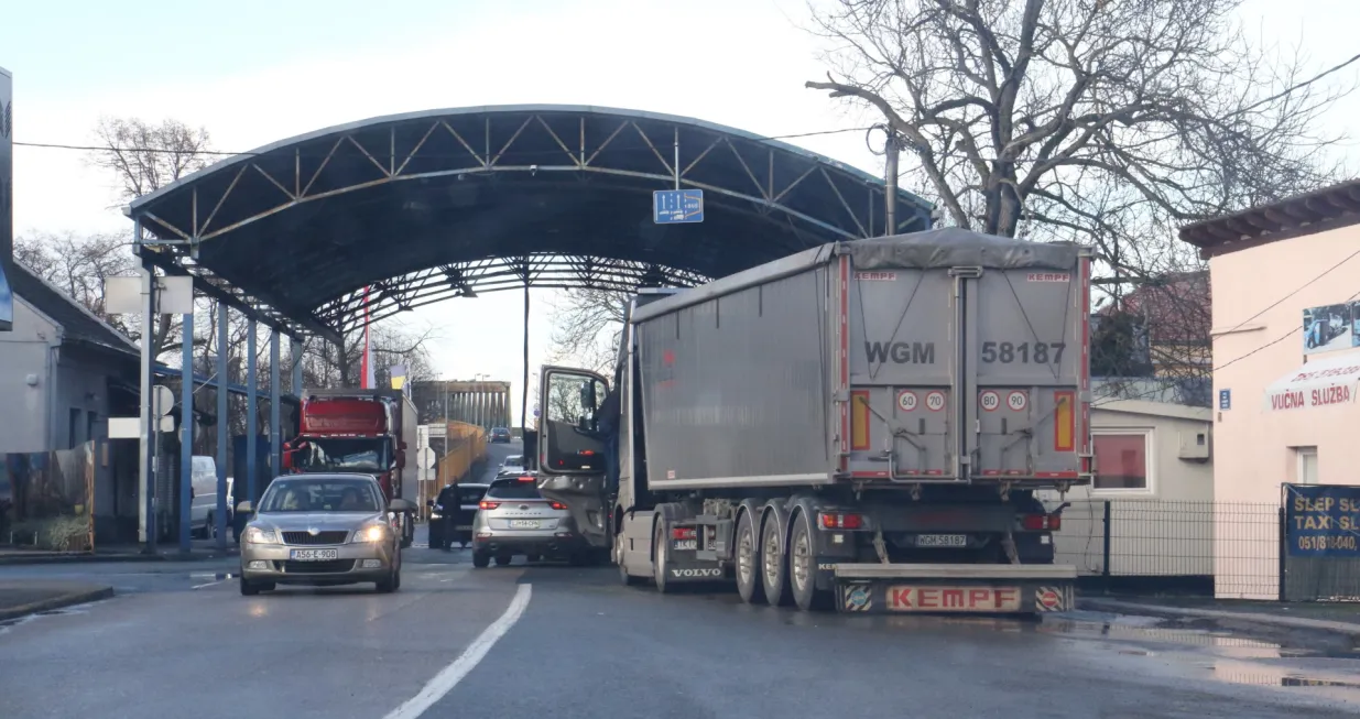 Bosanska Krupa šengen granični prelaz/Didier Torche 