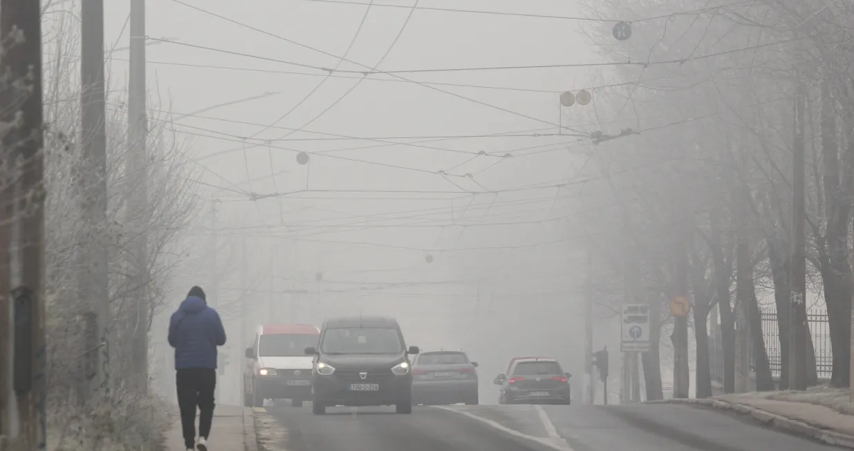 Magla smog zagađenje maska/Senad Gubelić