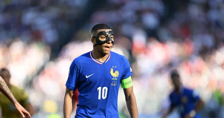 Kylian MbappeDortmund, NjemaДЌka - 25. jun 2024: Kylian Mbappe (10) iz Francuske gestikulira tokom fudbalske utakmice grupe D UEFA Euro 2024 izmeД'u Francuske i Poljske na stadionu BVB u Dortmundu. (Hesham Elsherif - Anadolu Agency)