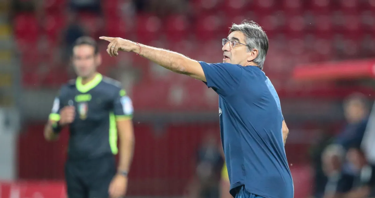 epa10119623 Torino FC's coach Ivan Juric reacts during the Italian Serie A soccer match between AC Monza and Torino FC at U-Power Stadium in Monza, Italy, 13 August 2022. EPA/Roberto Bregani