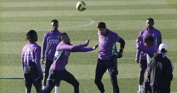 epa10392410 (L-R) Real Madrid's players Eduardo Camvainga, Vinicius Jr, Eder Militao, Thibaut Courtois, David Alaba and Rodrygo Goes take part in a training session held at Valdebebas Sports City in Madrid, central Spain, 06 January 2023. Real Madrid will face Villarreal CF in their Spanish LaLiga soccer match on 07 January. EPA/SERGIO PEREZ