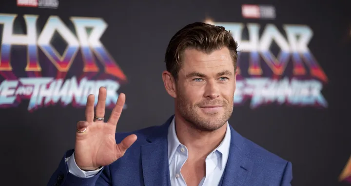 epa10031151 Australian actor Chris Hemsworth arrives for the premiere of Marvel 'Thor: Love and Thunder', at the El Capitan Theater, in Hollywood, California, USA, 23 June 2022. The movie is set to be released in US theaters on 08 July 2022. EPA/ETIENNE LAURENT/Etienne Laurent